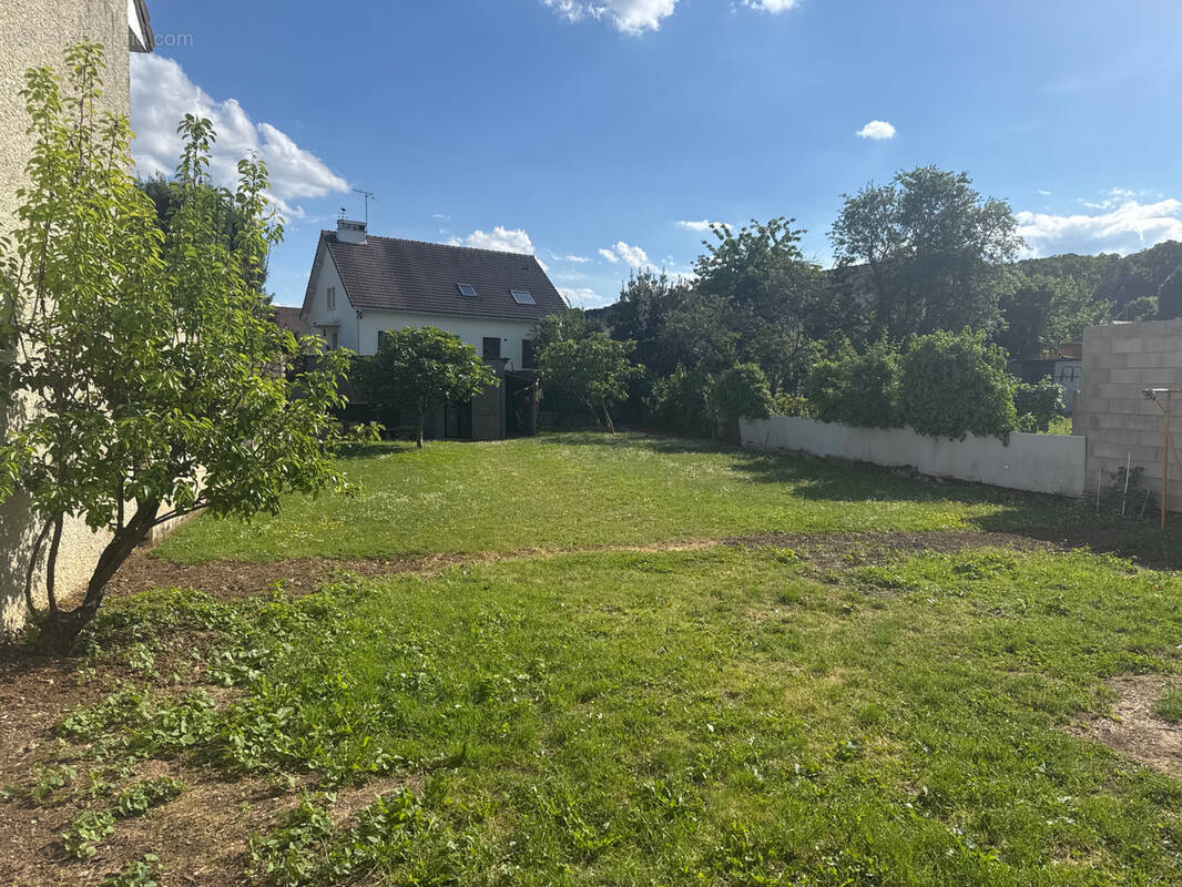Terrain à ROSNY-SUR-SEINE
