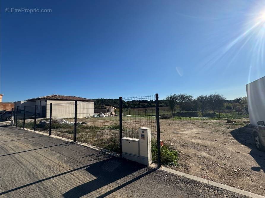 Terrain à AIGUES-VIVES