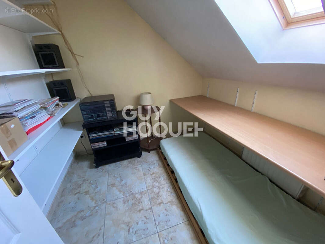 Maison à VENEUX-LES-SABLONS