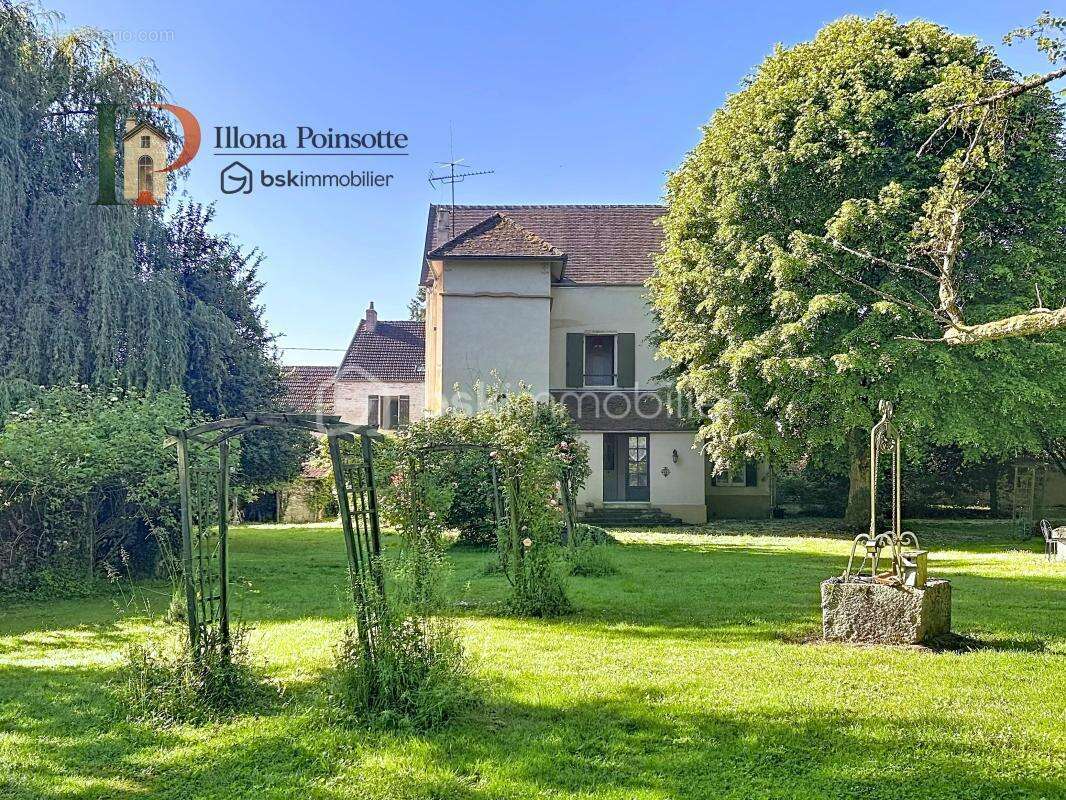 Maison à NOYERS