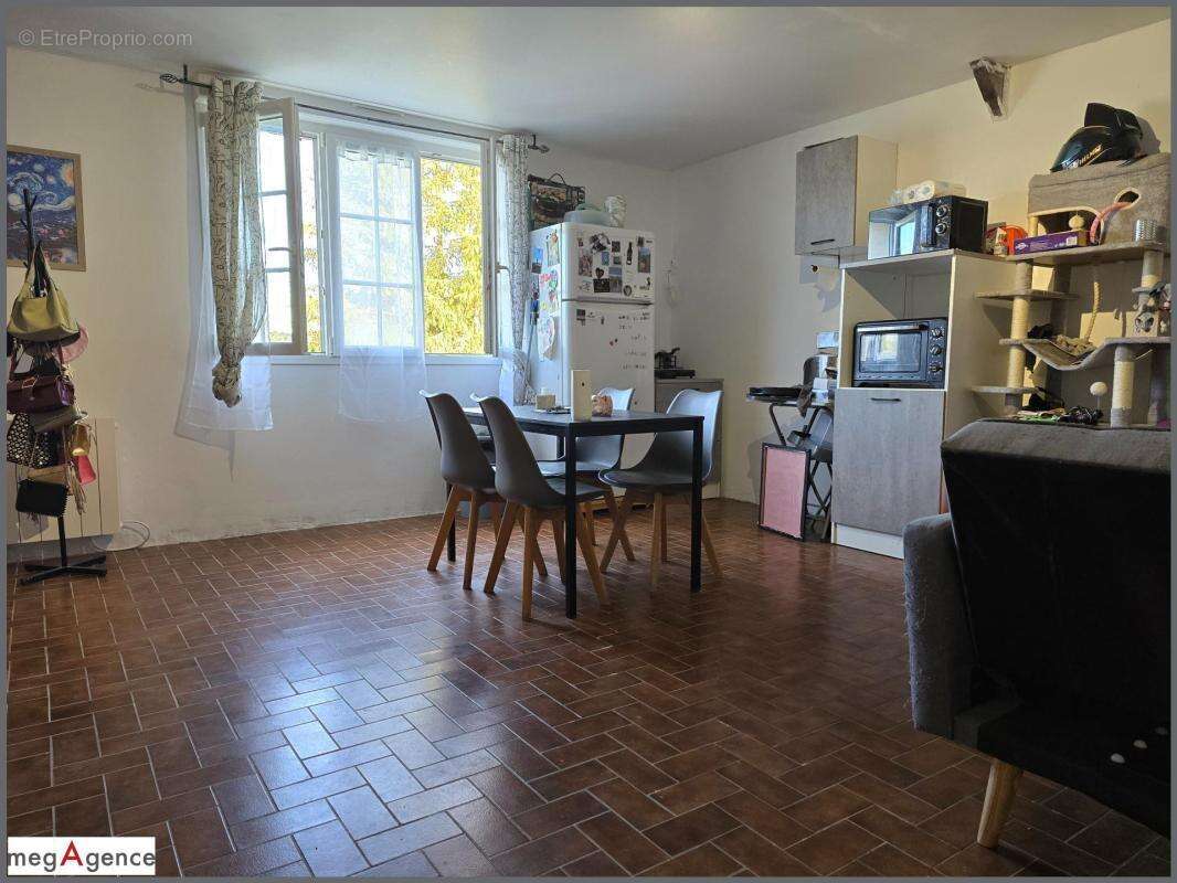Maison à LA CHAPELLE-JANSON