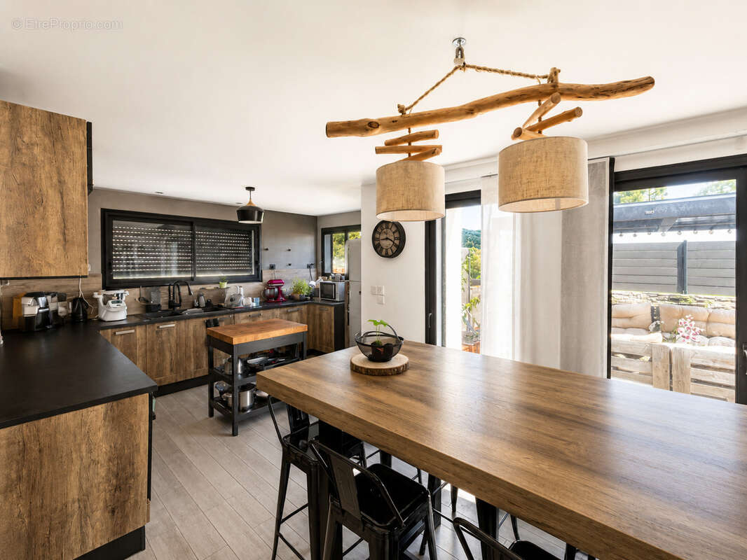 Villa T6 137 m2 + 70 m2 annexe + Piscine - photo 3