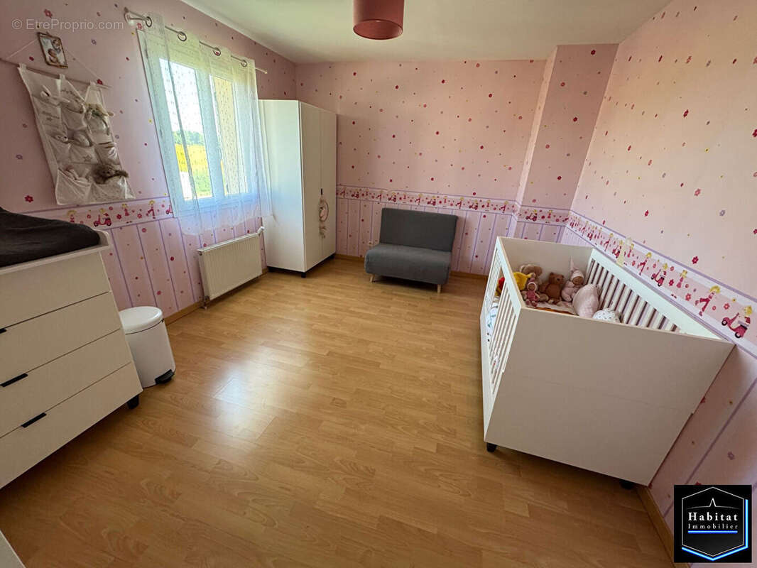 Maison à PEROY-LES-GOMBRIES