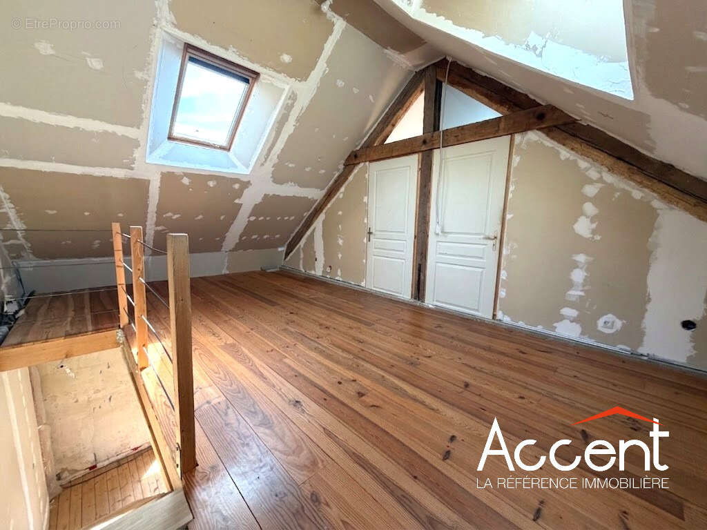 Maison de ville à RODEZ - 5 pièces 166 m2, proche de l'hypercentre - photo 5