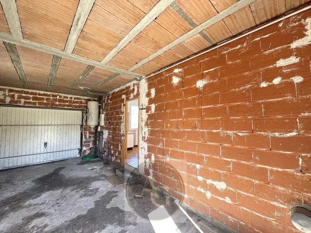 Maison à VILLENEUVE-LA-COMPTAL