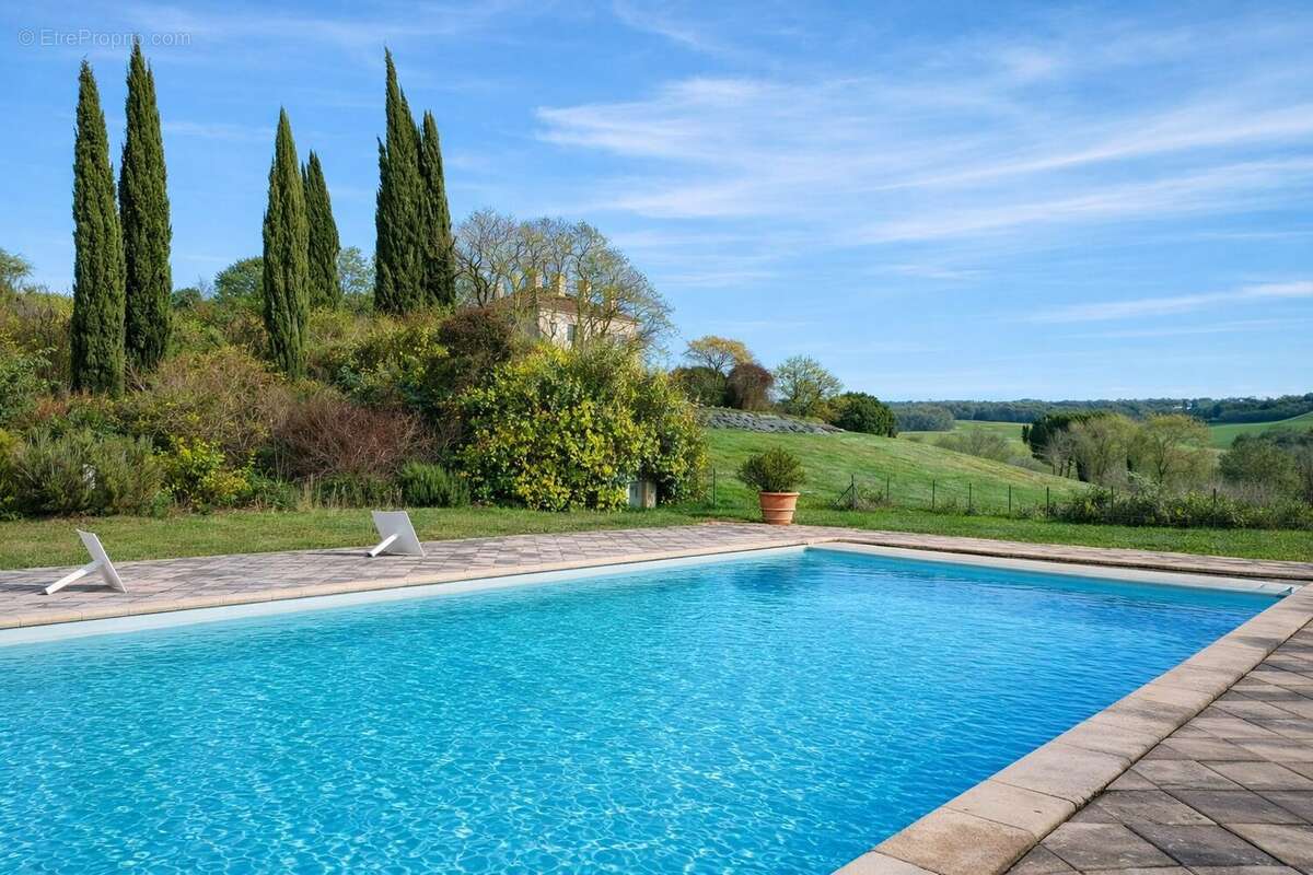 Maison à CASTERA-VERDUZAN