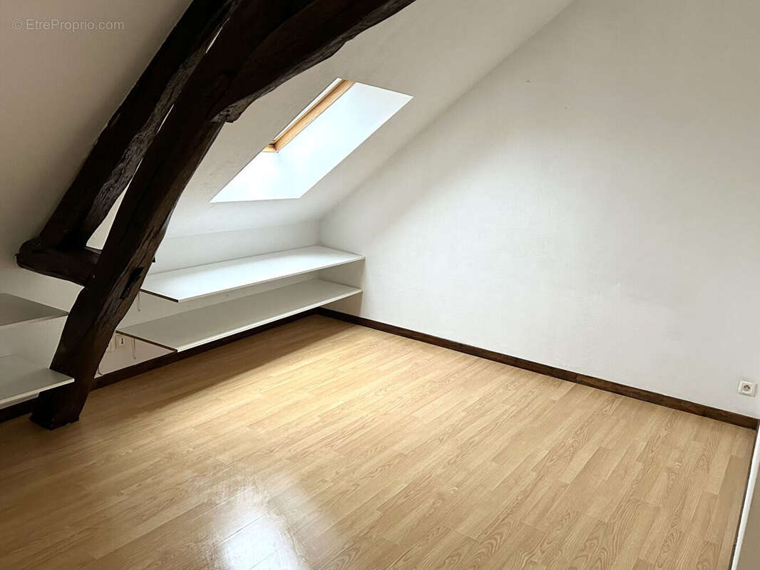 Maison à LAROCHE-SAINT-CYDROINE