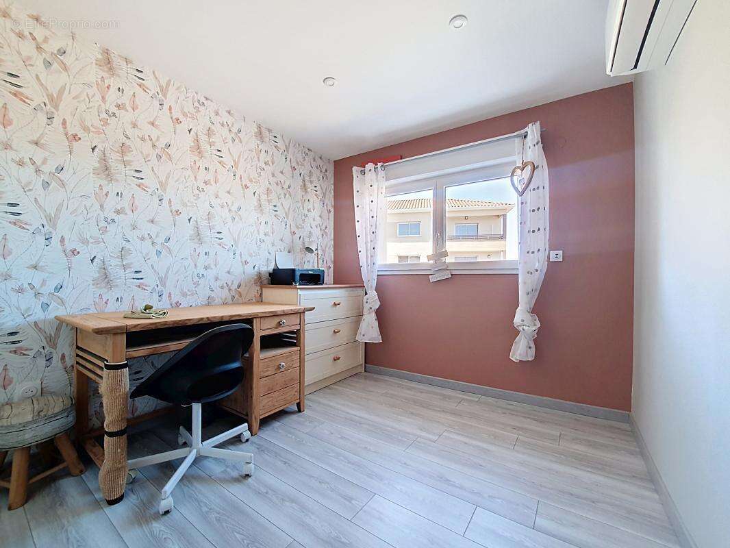 Maison - 3 Chambres - Jardin - Terrasse - 2 Places de parking - au coeur du village - photo 14