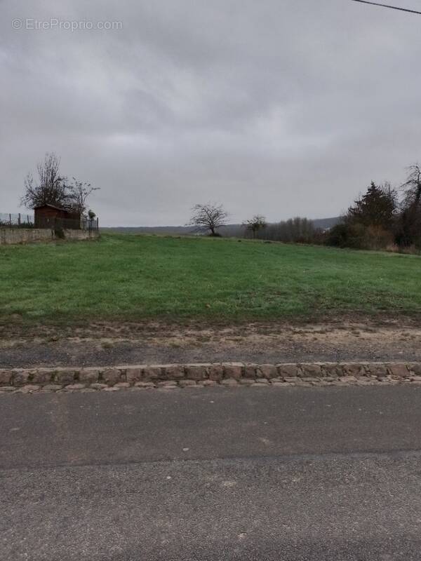 Terrain à LASSIGNY
