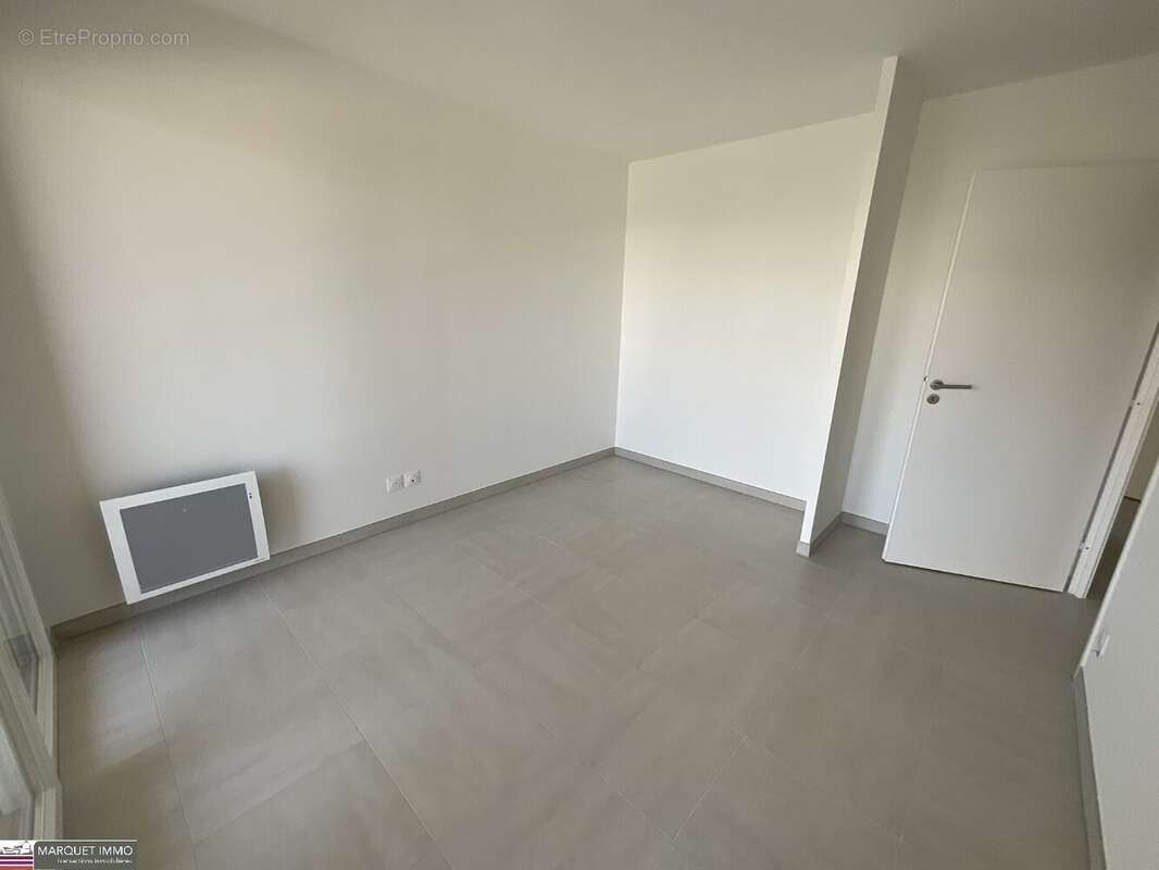 APT T4 offrant 91 m² avec terrasse 15 m² et parking privatif au 3° étage avec ascenseur... - photo 9