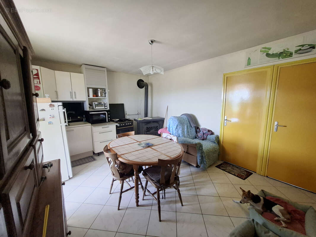 Propriété rare à Gleizé   Plus de 150 m2 habitables, dépendances, jardin et 27 000 m2 de terrains agricoles - photo 4