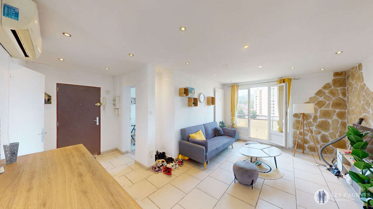 Appartement à SAINT-MARTIN-D'HERES