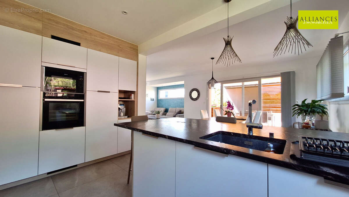 Maison récente de 124 m2   Prestations soignées dans un village très recherché - photo 16