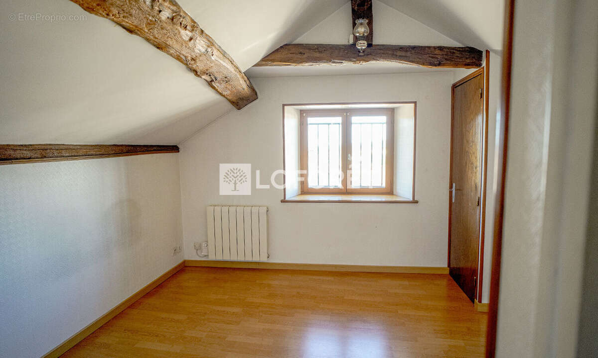 Appartement à BOURG-SAINTE-MARIE
