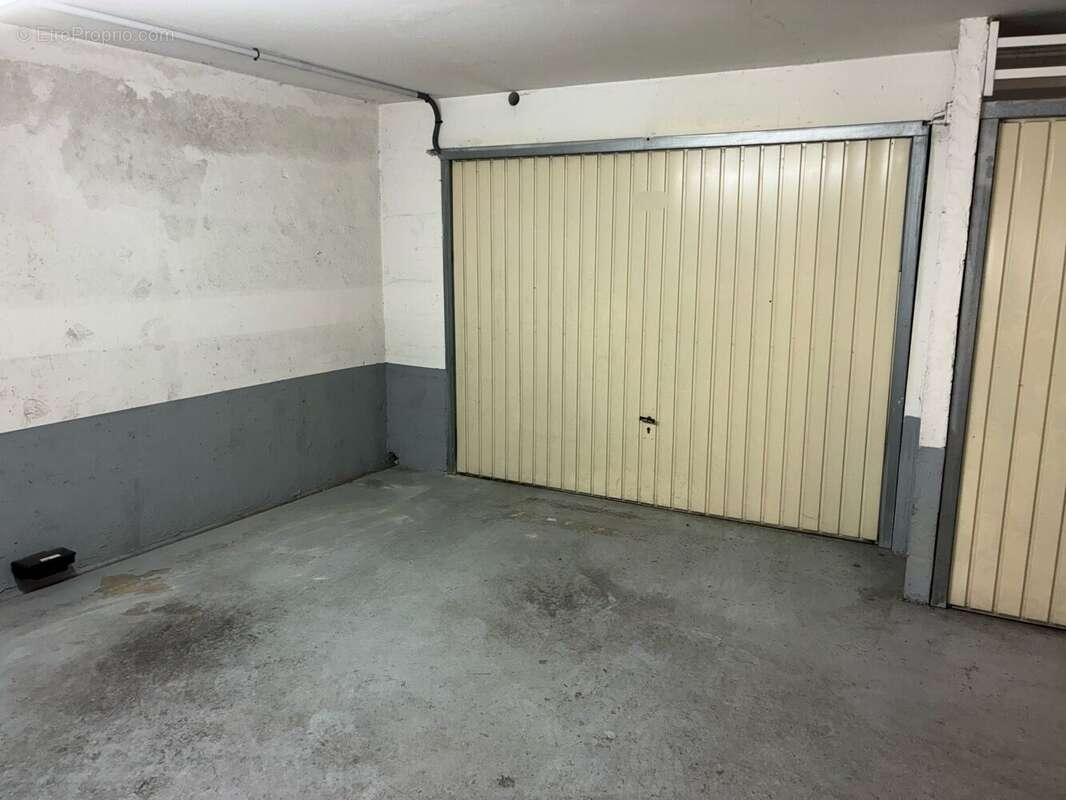 Parking à PARIS-9E