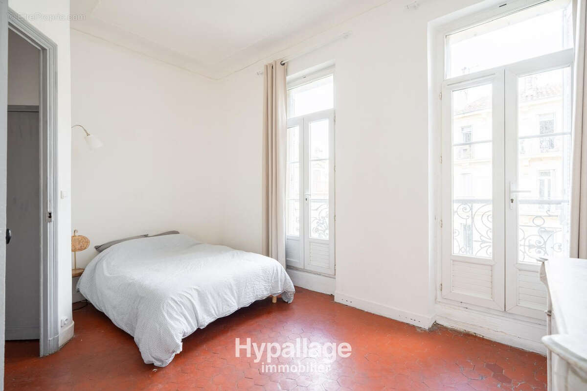 Vend type 3 balcon lumineux cave ancien 13001 Marseille - photo 7