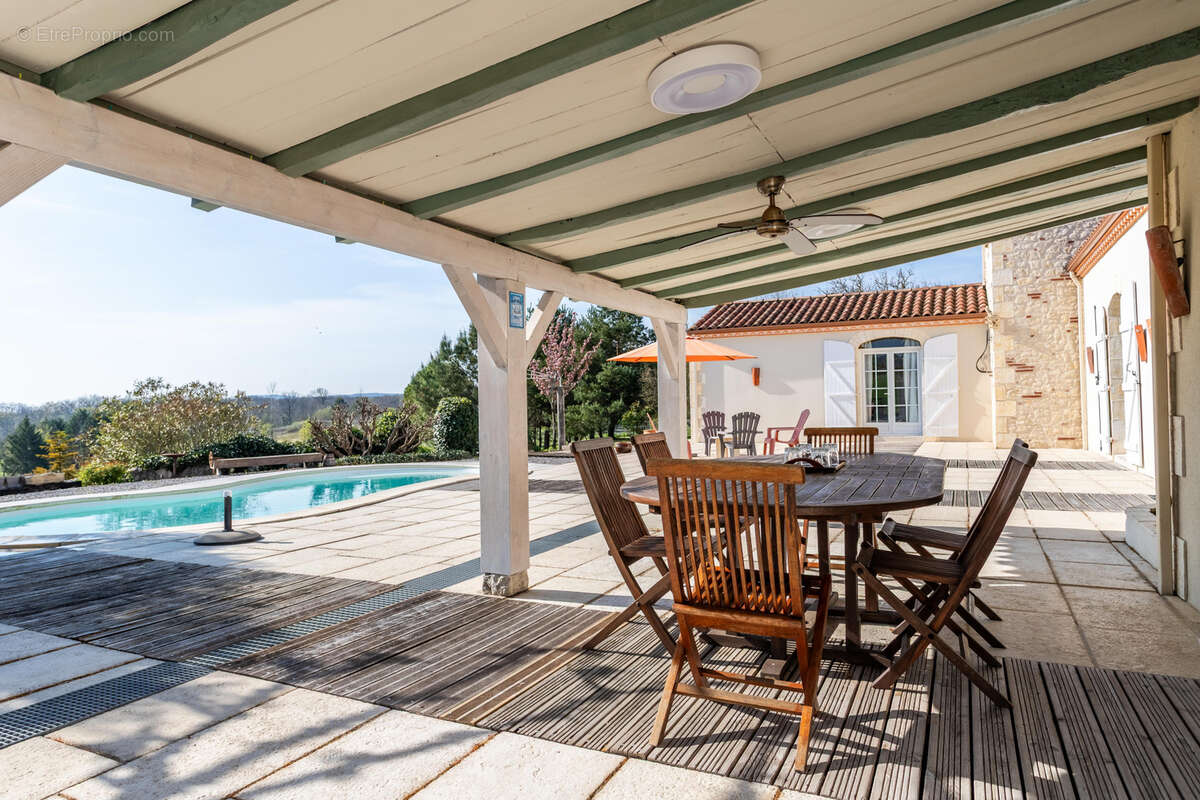 Propriété de campagne avec piscine, annexe, terrain, garage et lac - photo 54