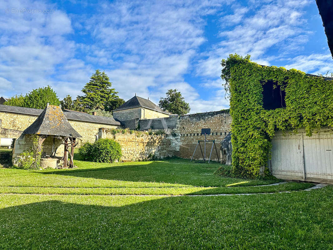 Maison à LE PUY-NOTRE-DAME
