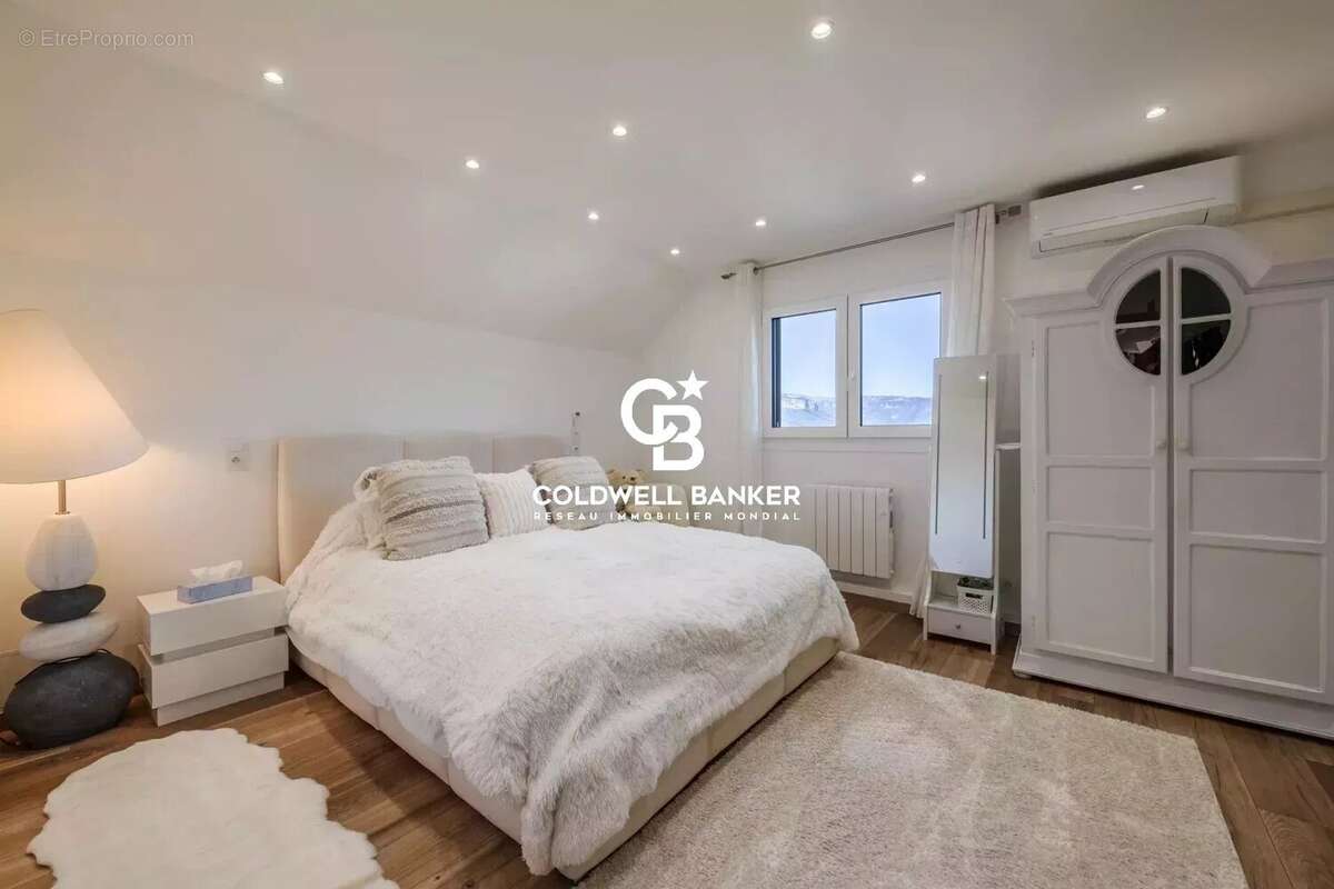 Maison à MONTAGNOLE