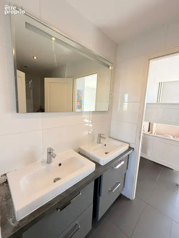 A Saisir pour investisseur à Nimes proche de Duhoda Appartement T4 avec balcon plein Sud - photo 8