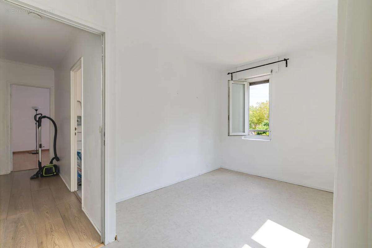 Appartement T4 de 79 m² à Trappes - photo 8