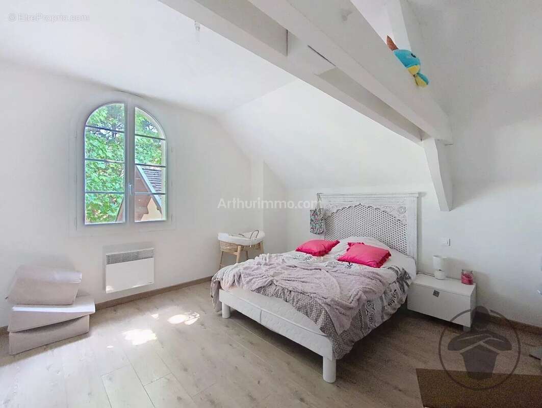 Maison à COUTRAS