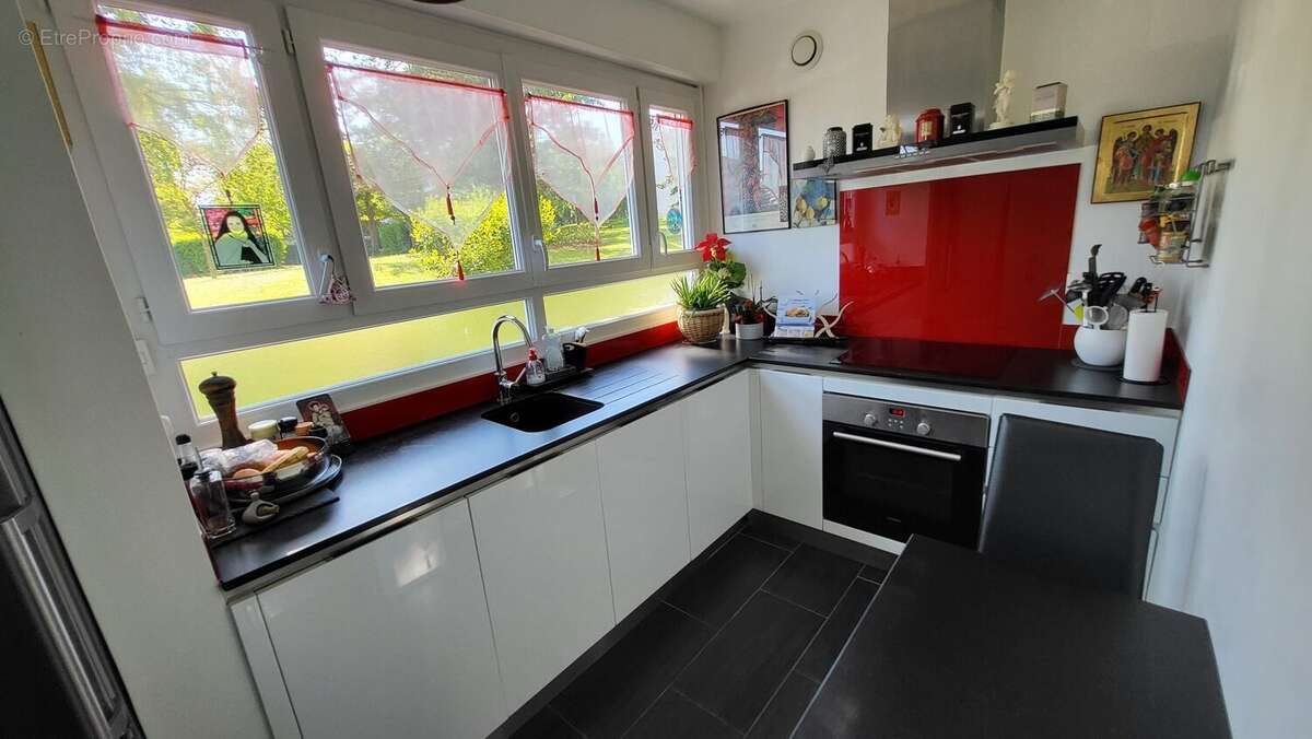 Appartement à LES CLAYES-SOUS-BOIS