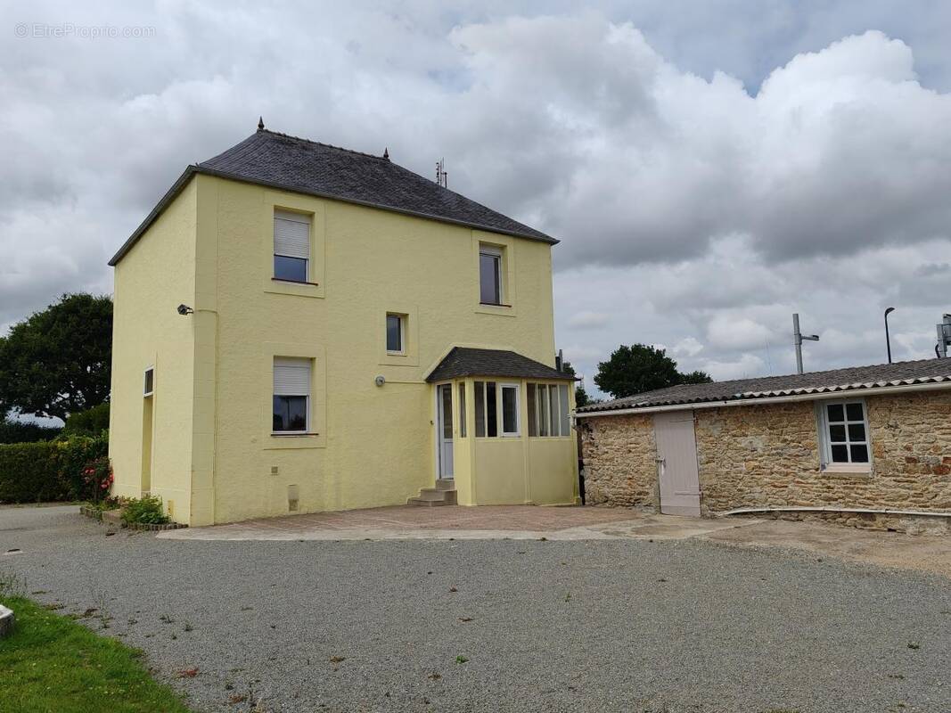 Maison à PLEYBER-CHRIST