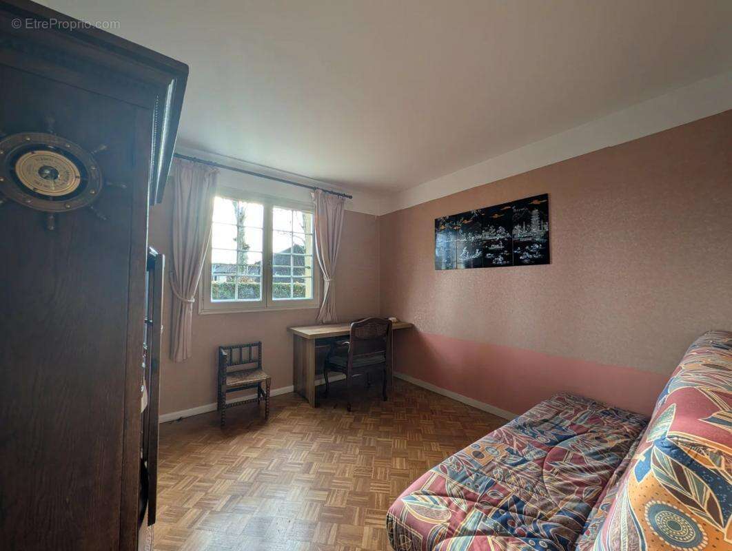 Maison à LES CLAYES-SOUS-BOIS