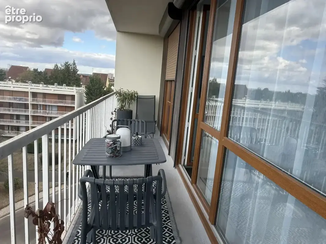 Appartement T3 avec balcon - parking et cave - SENS - photo 10