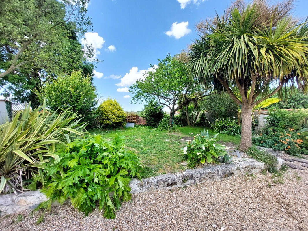 Maison à MORNAC-SUR-SEUDRE