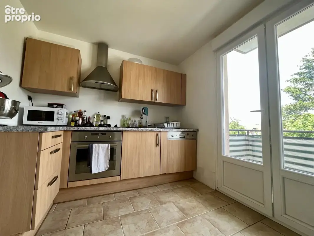 Appartement - 70 m² - F3 - 2 balcons - photo 4