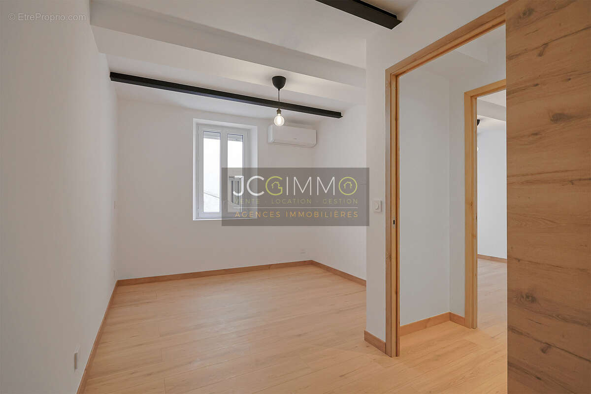 Sollies pont (centre ville) - appartement t4 renove (juillet 2026) - 88 m2 - cour exterieure privative - 24 m2 - photo 12