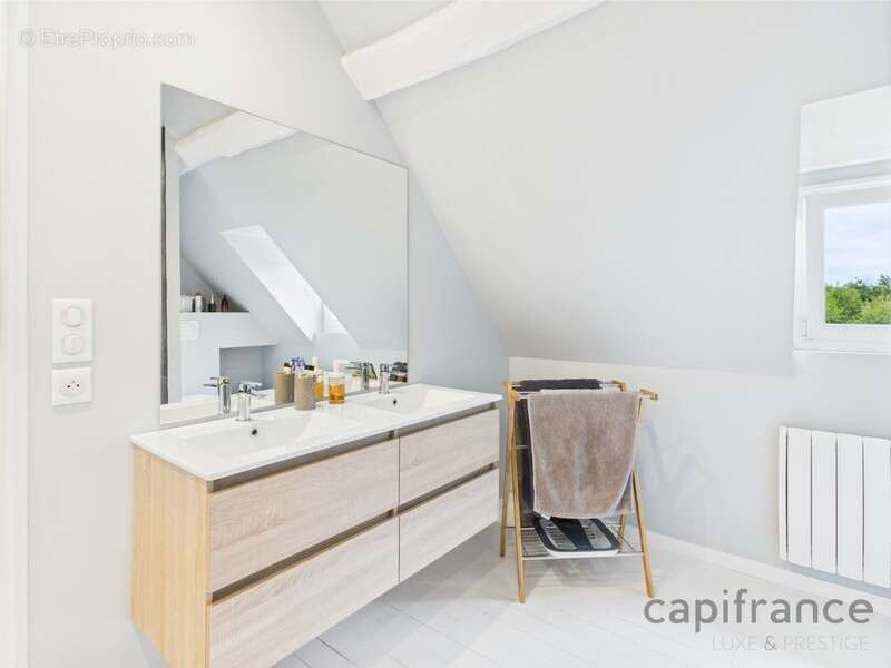 Maison à EQUEMAUVILLE