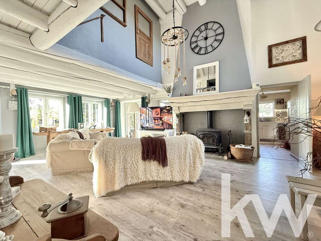 Maison à VERNET-LA-VARENNE