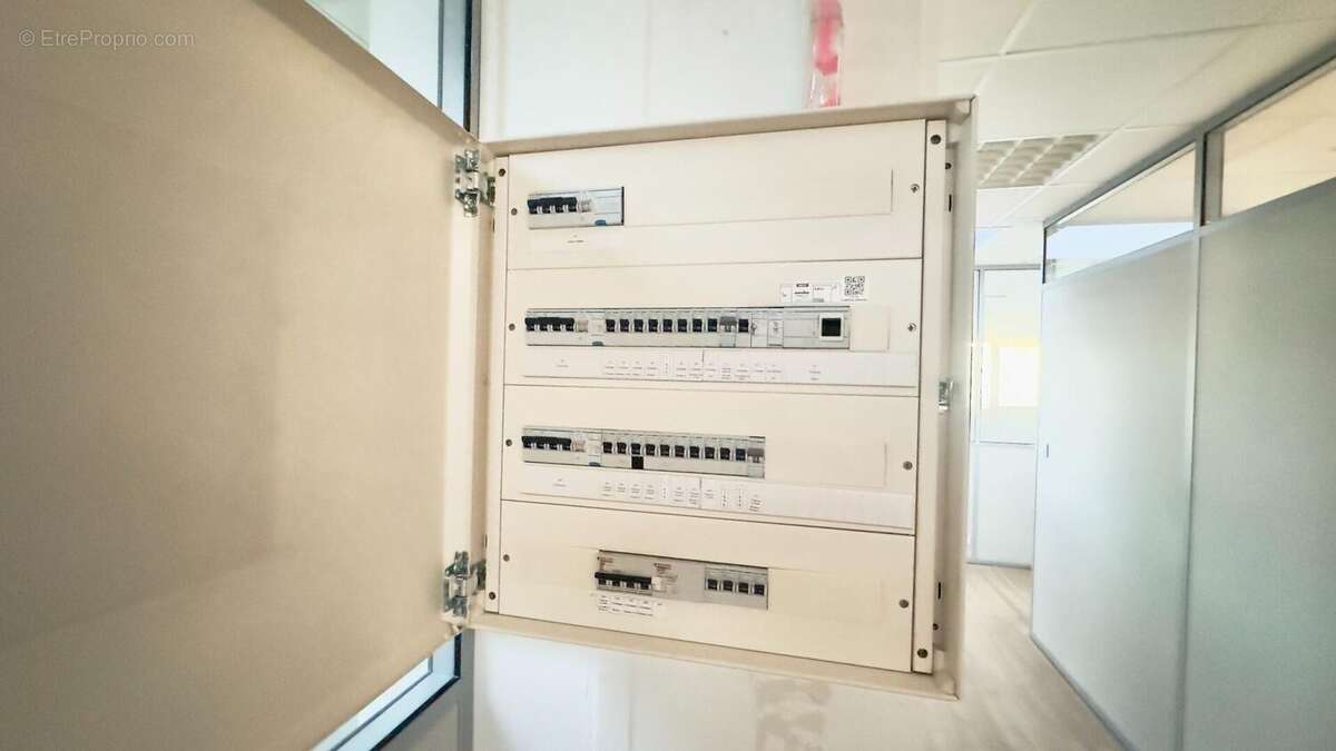 Photo 9 - Commerce à LE CANNET