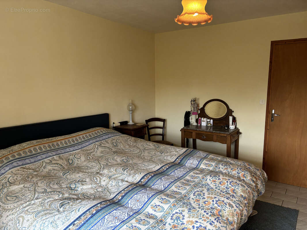 Maison à VICQ-EXEMPLET