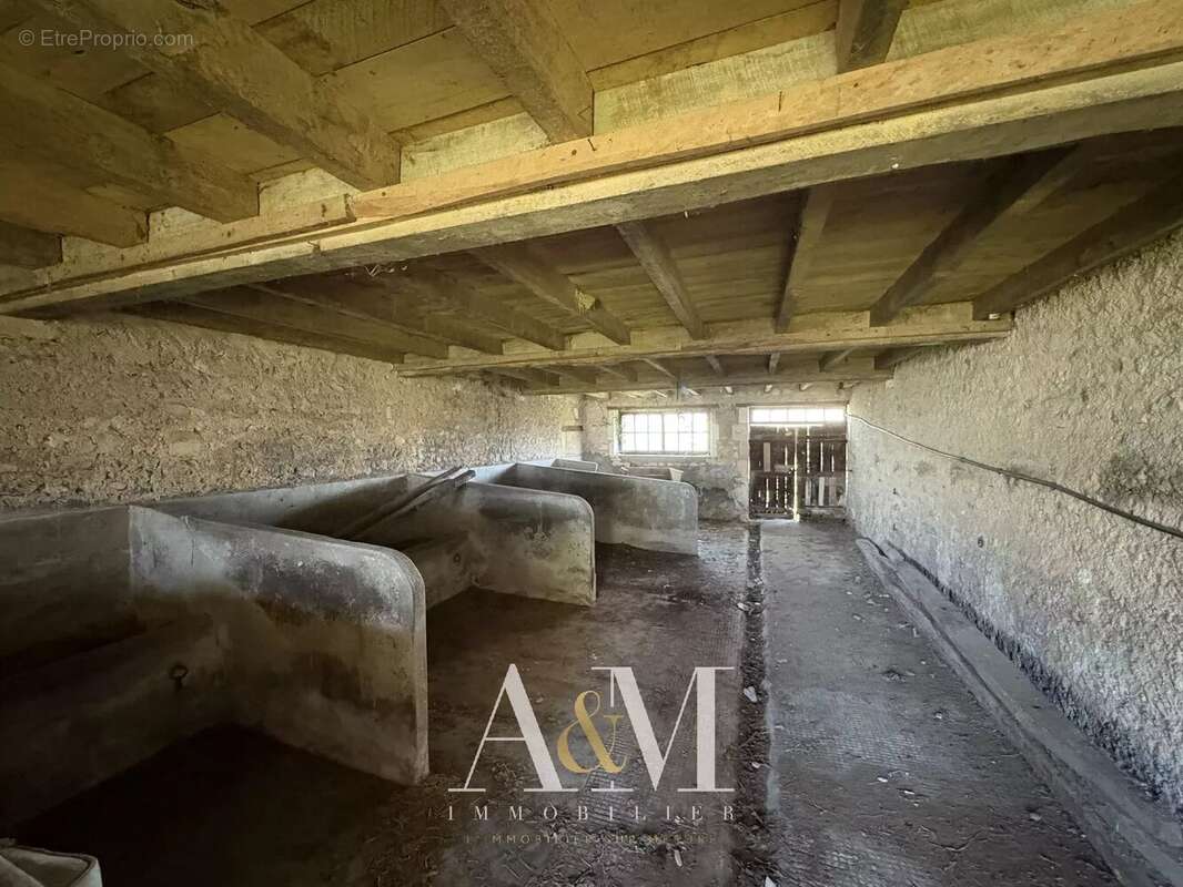 Maison à ROULLET-SAINT-ESTEPHE