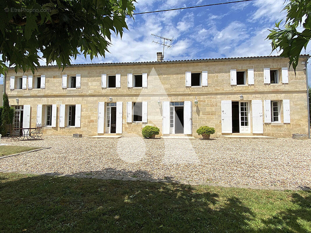 Maison à COUTRAS
