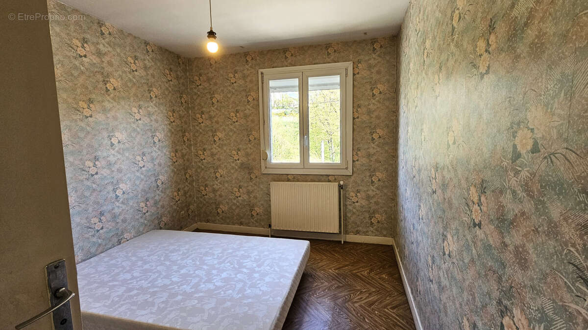 Maison à MOYEN