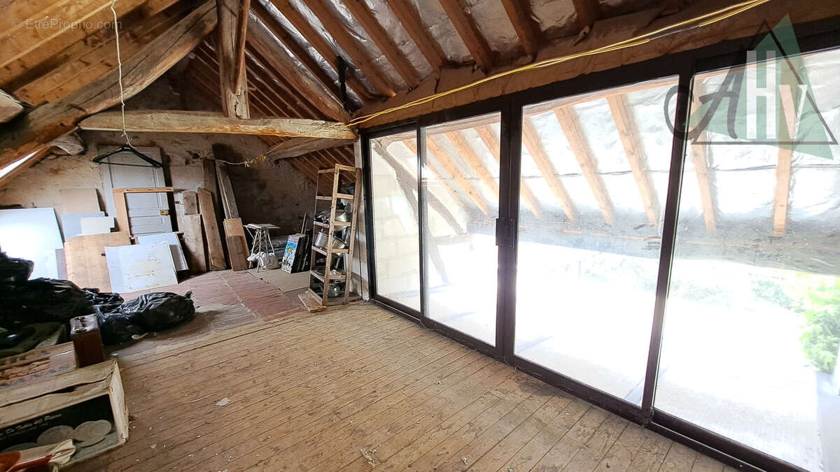 Exclusivité - Villeneuve la Guyard - Viager occupé - Maison de 146 m2 avec 3 chambres et beau jardin. - photo 14