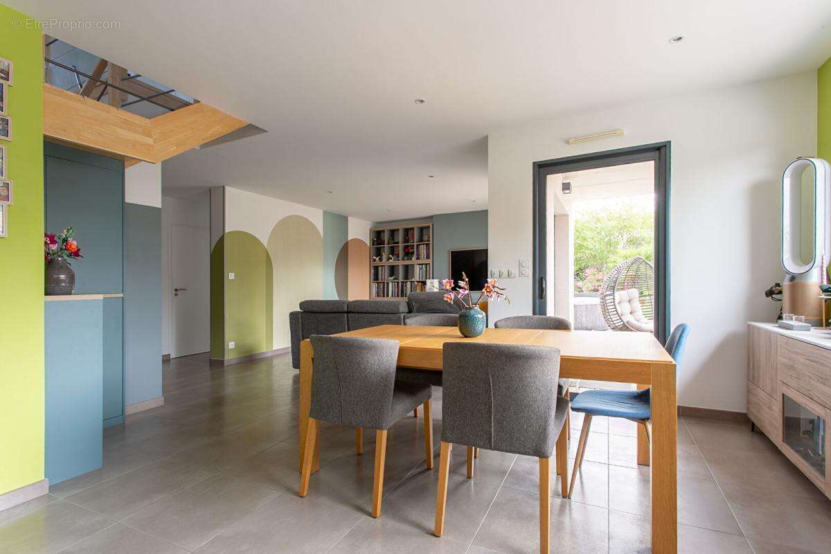 Maison Mouzillon 6 P . 4 Chs . Bureau . 138.77 M² . T 681 M² . Garage . Terrasse . Balcon - photo 8