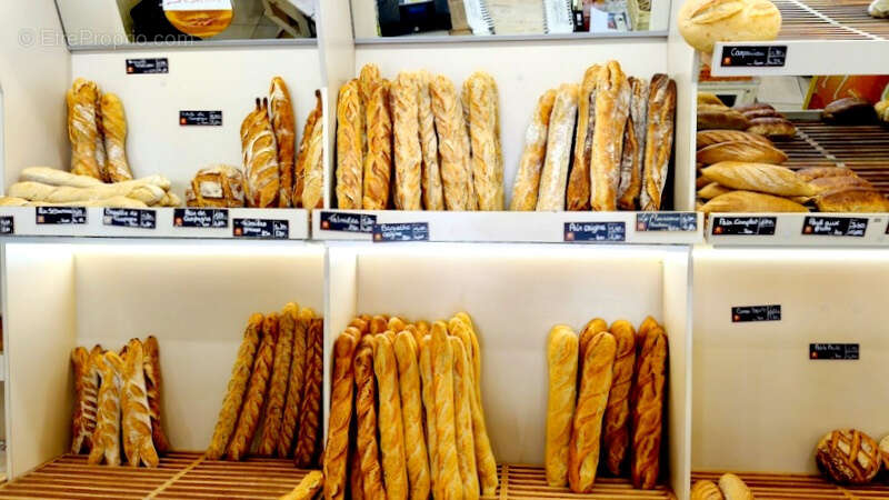 Commerce à ETAULIERS