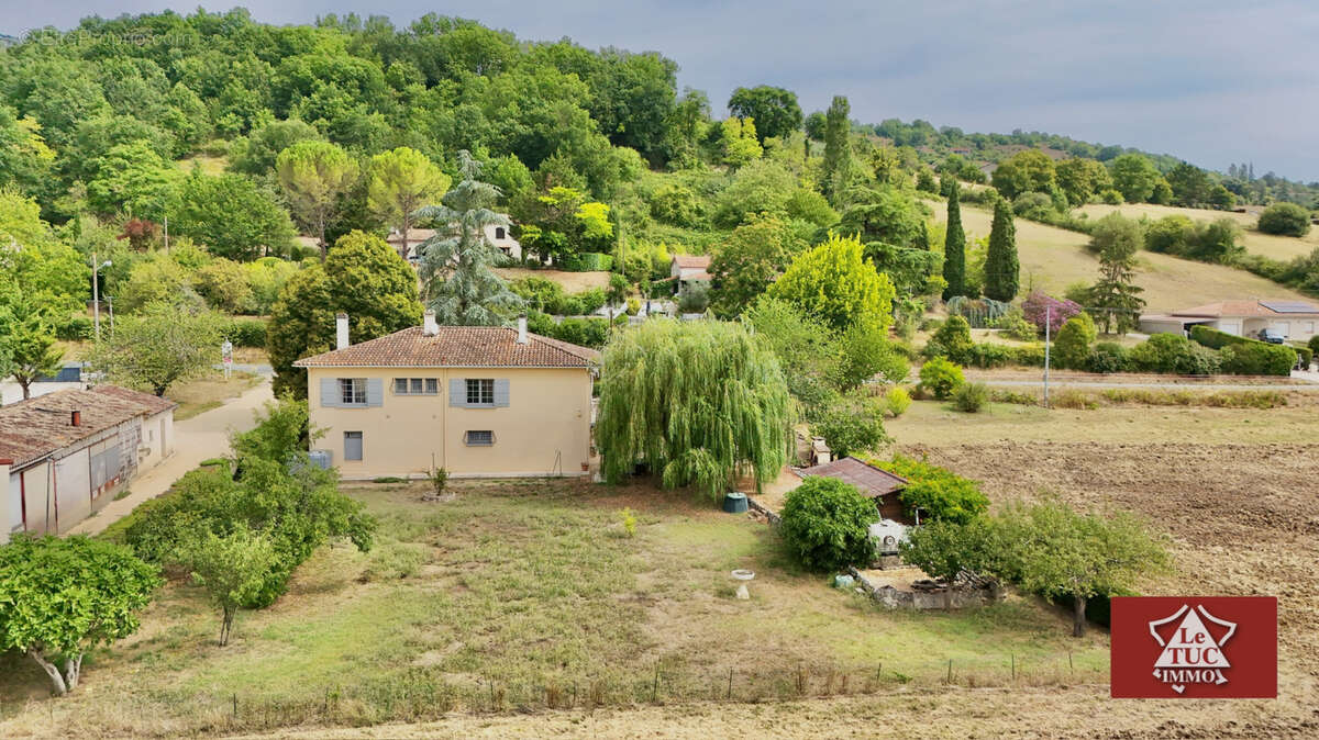 Maison 4 chambres avec garages et jardin - photo 2
