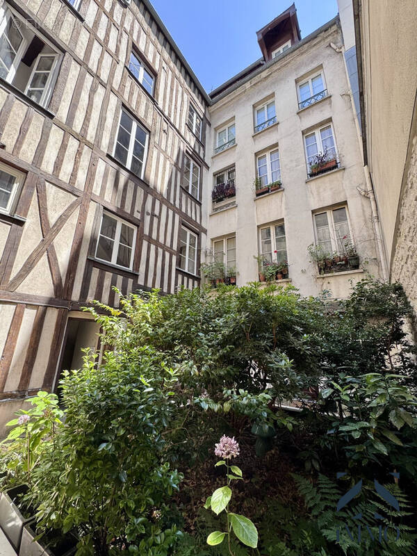 Appartement à PARIS-3E