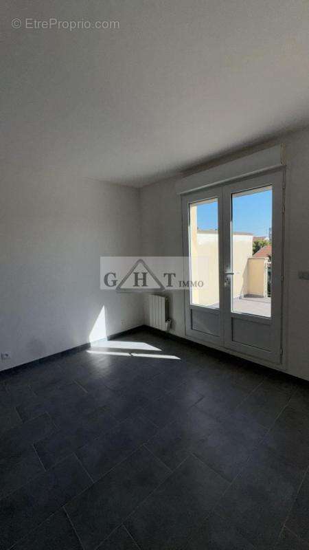 Immeuble a vendre entièrement rénové – 3 logements – saint-denis - photo 9