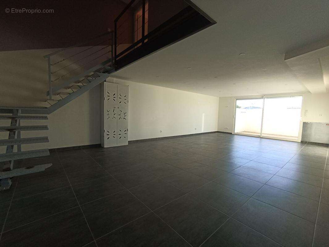 Appartement à PIERRELATTE