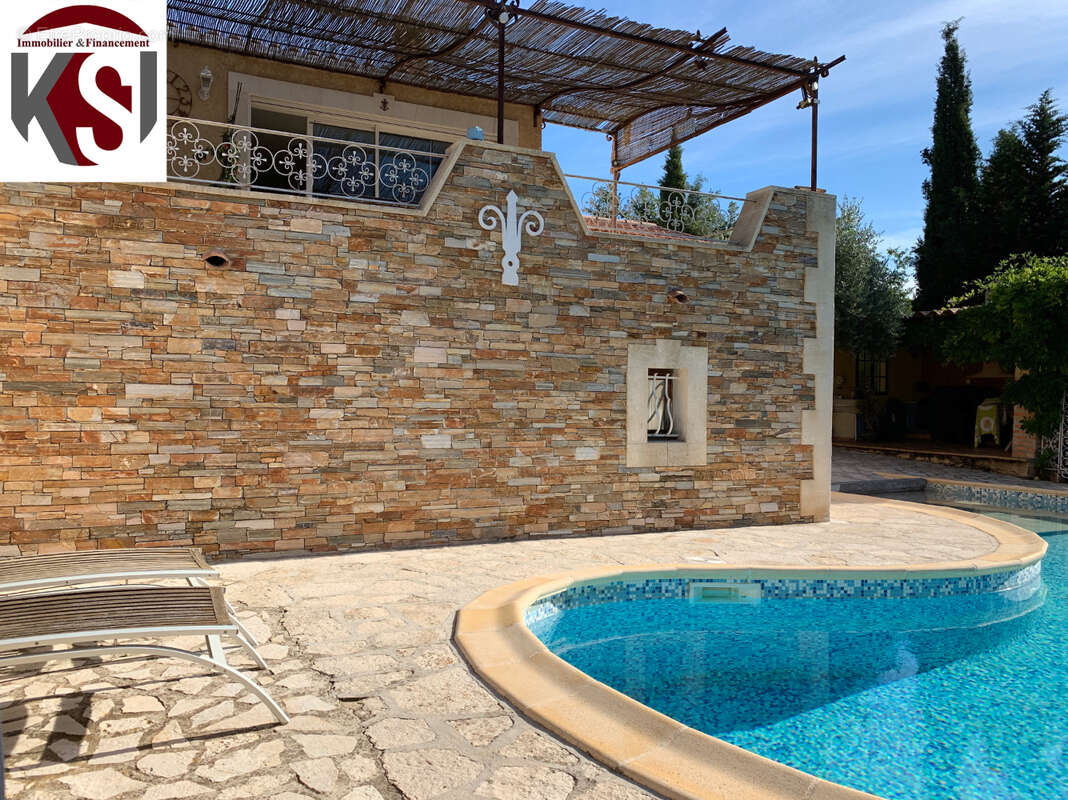 Maison à SEILLONS-SOURCE-D'ARGENS