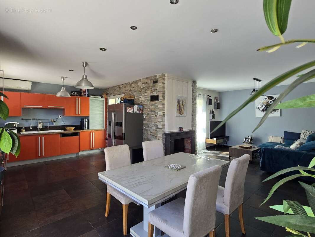 Maison à POUSSAN