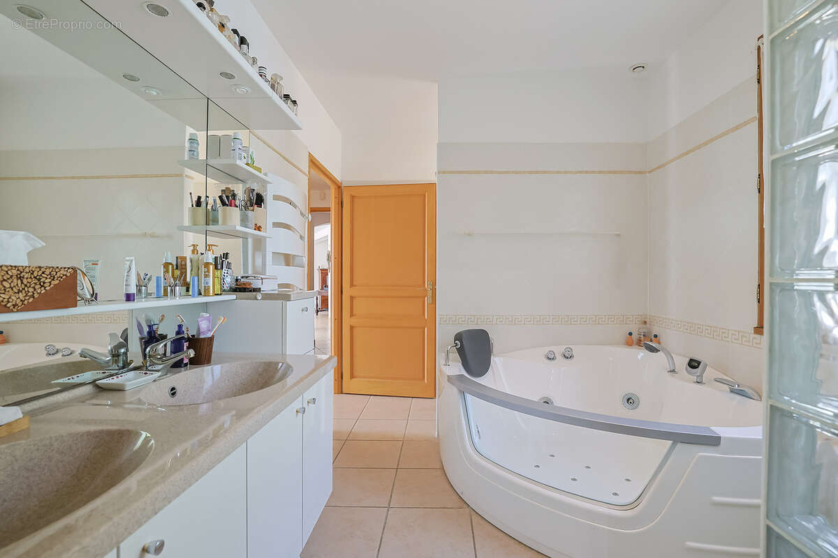 Maison à CARQUEIRANNE